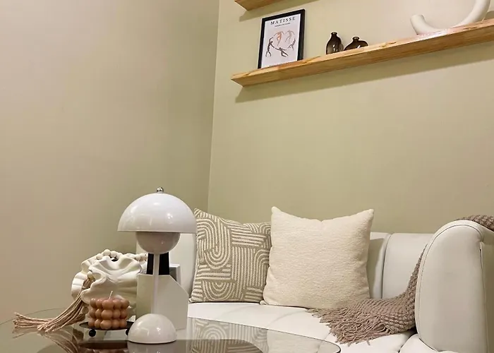 Aparthotel Bale Cu Calathea Place Near Airport Road Naia And Moa 4*